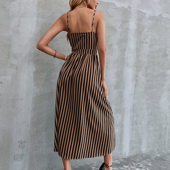 Striped peekaboo knot front cami dress - Picture 5 of 7